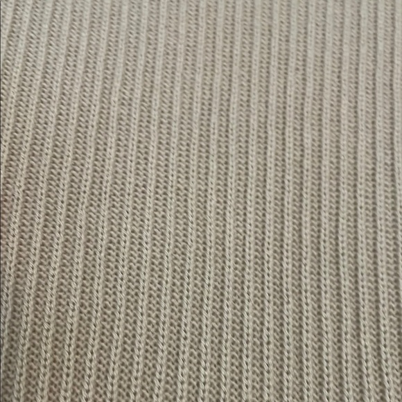 Lululemon Women's Cream Sweater - Picture 4 of 4